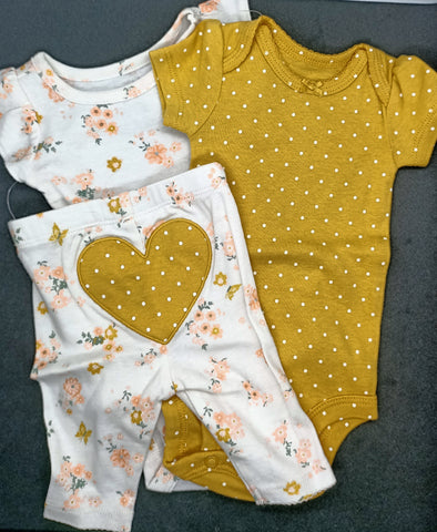 Carters Newborn set. 0000 