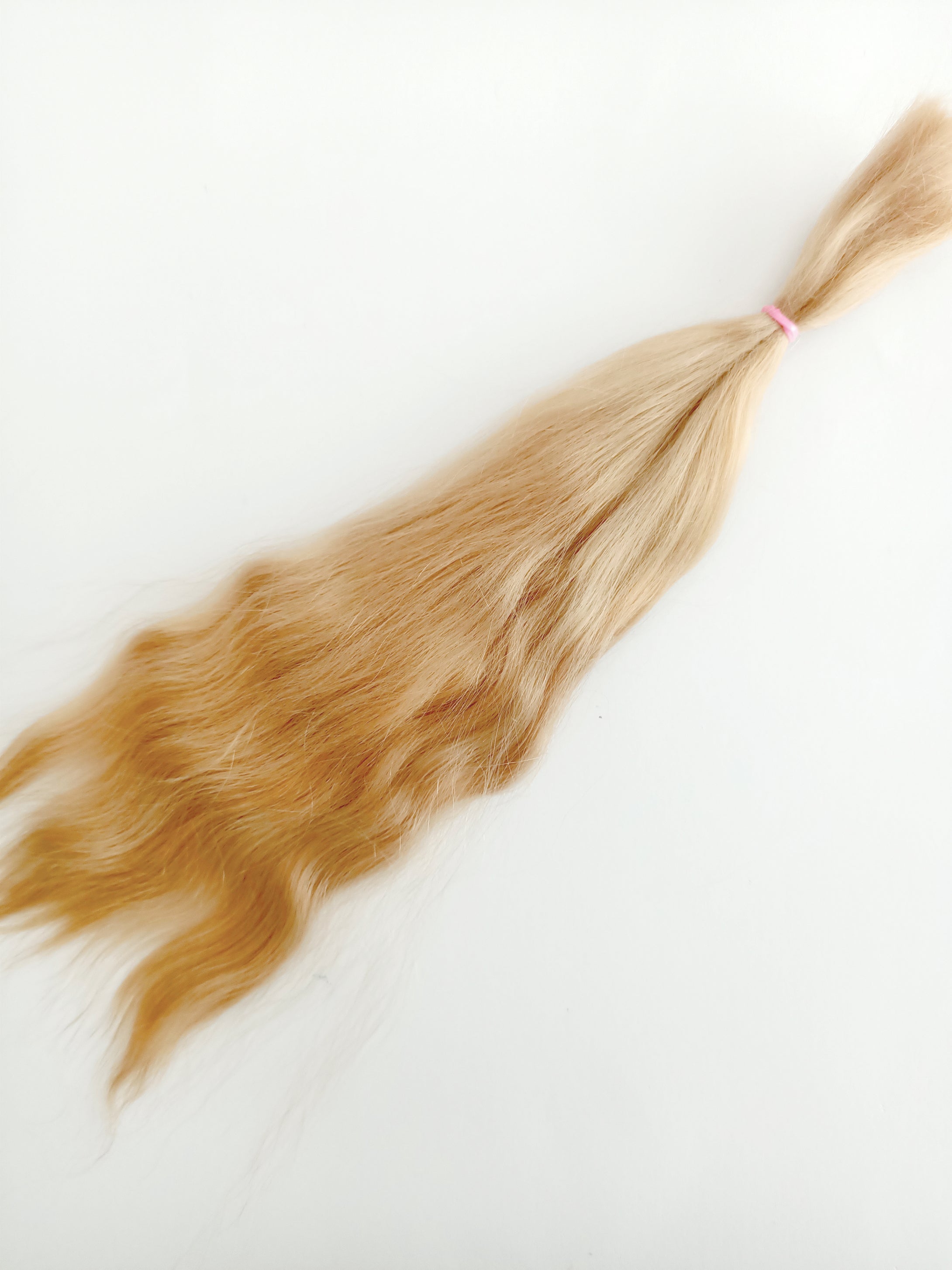 MOHAIR STRAWBERRY BLONDE Slight wave  10gms